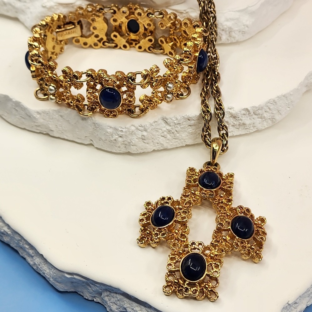Sarah Coventry Gold Tone Blue Cabochon Pendant Necklace Bracelet Vintage Set